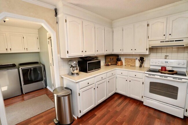 Building Photo - 2415 Edmunds Dr