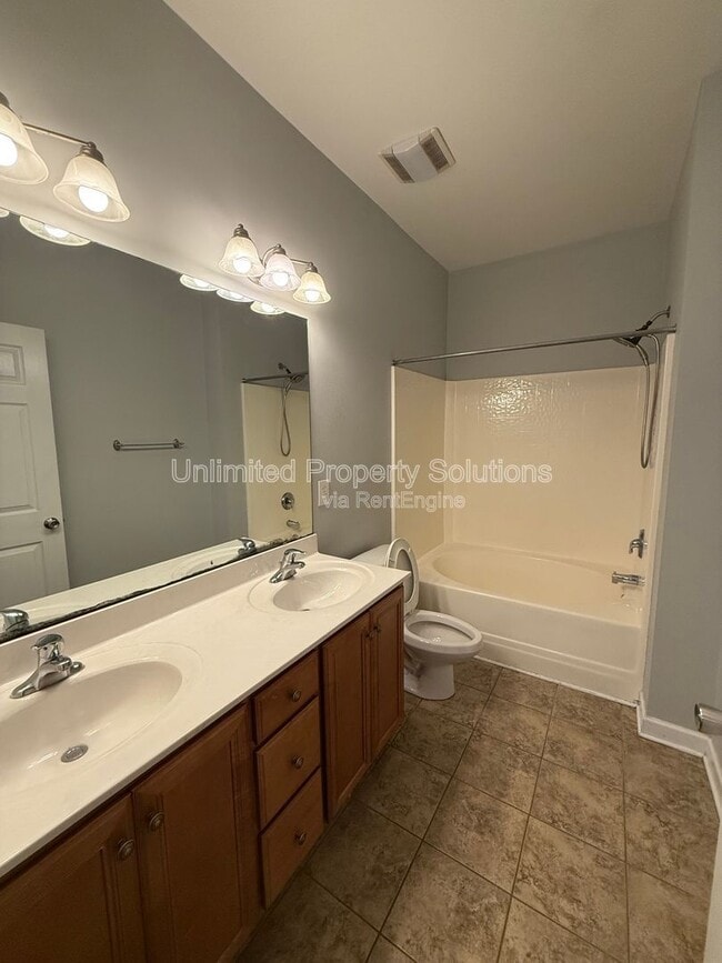 Building Photo - 5220 Christian Dr