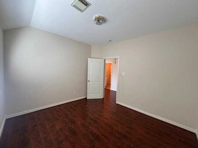 Building Photo - 5819 Brook Bend Dr