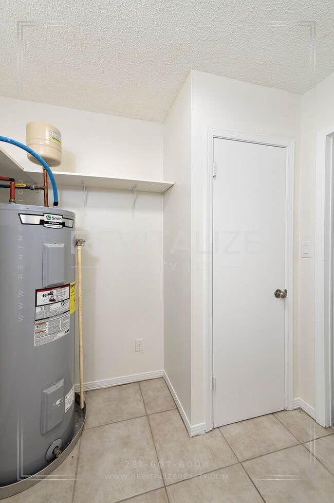 Building Photo - Sweet Cottage-esque 3-Bed 2-Bath in Daphne!