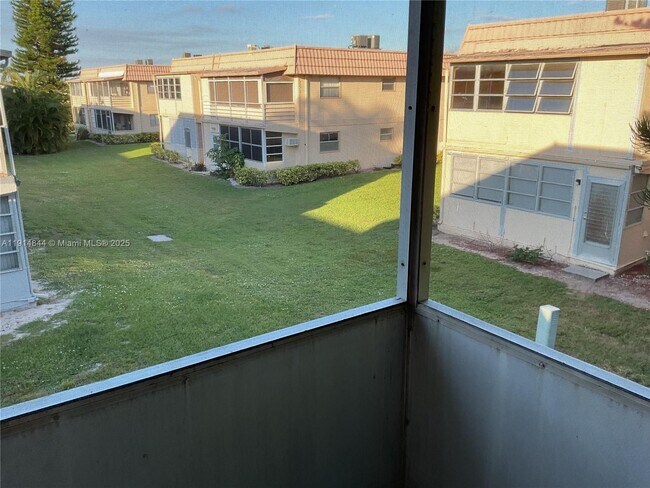 Building Photo - 516 Saxony Dr