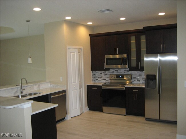 Building Photo - 410 SW 42nd Terrace