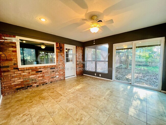 Building Photo - Mid-Century, Modern 3/2/2 with Designer Updates in Fort Worth For Rent!