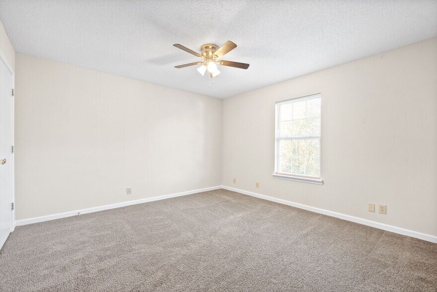 Building Photo - 2303 Raleigh Ct