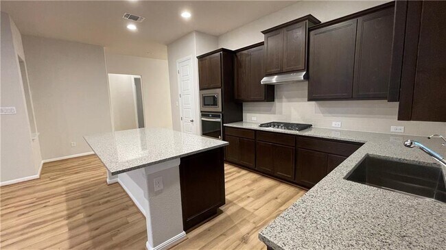 Building Photo - 6617 Covina Ln