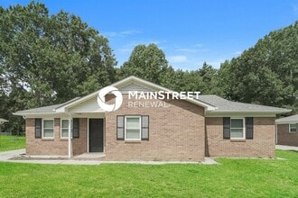 Building Photo - 3 Bedroom Pet-Friendly Home in Charlotte, NC with Main Street Renewal