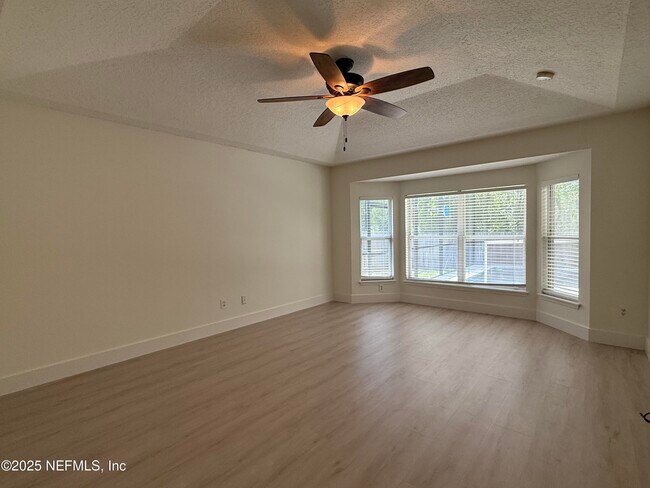 Building Photo - 12244 Lake Fern Dr