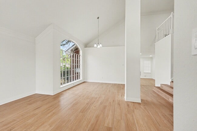 Building Photo - 8303 Lake Crystal Dr