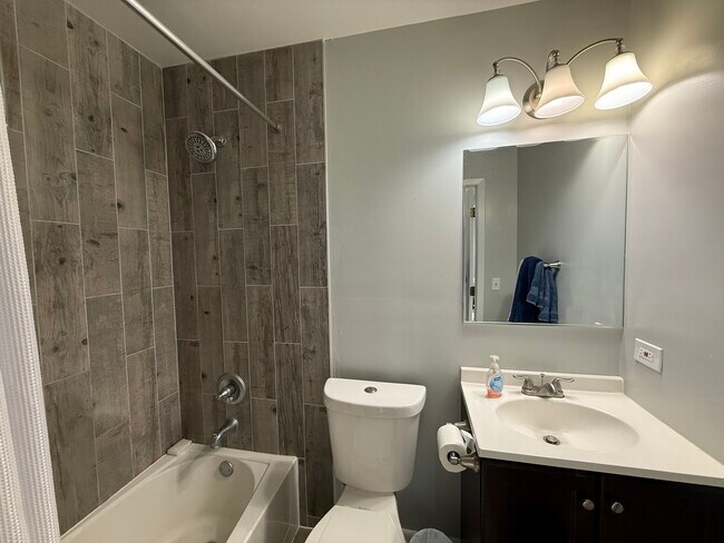 Building Photo - 1172 Hill Crest Dr