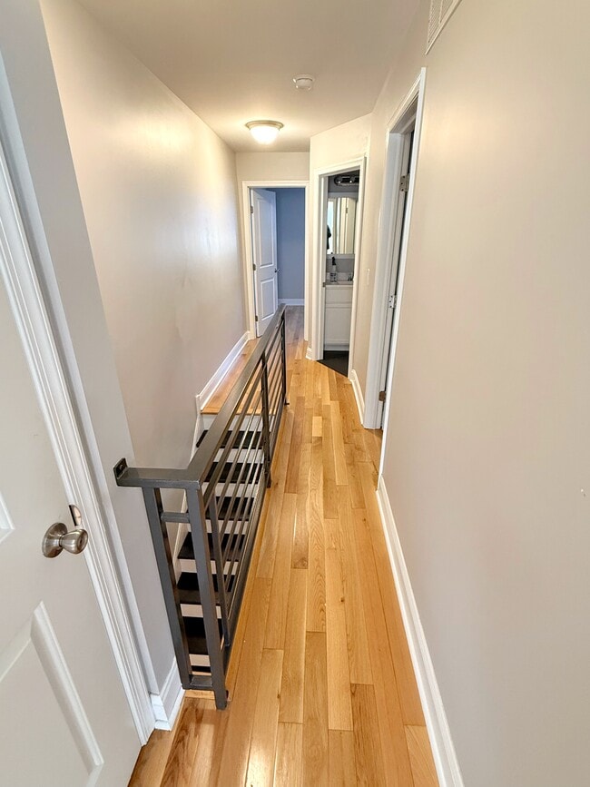 Building Photo - 2535 S Sartain St