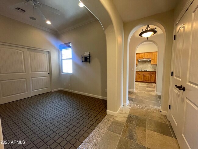 Building Photo - 12035 W Red Hawk Dr