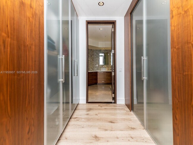 Building Photo - 888 Brickell Key Dr