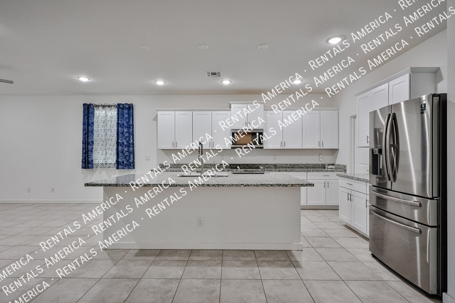 Building Photo - 1578 S 224th Ln
