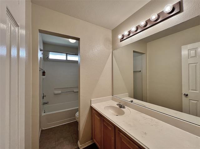 Building Photo - 5939 Waterford Dr