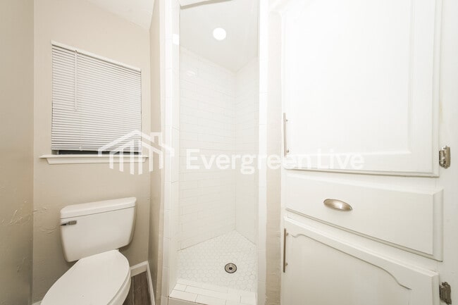 Building Photo - 14411 Autumn Dr