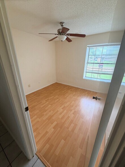 Building Photo - 1311 Petunia Dr