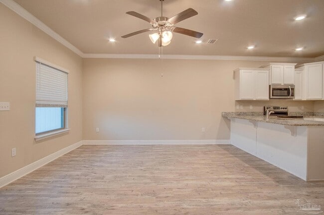 Building Photo - 310 S F St