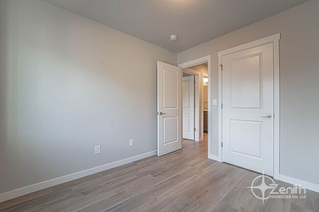 Building Photo - 4915 NE 2nd Ct