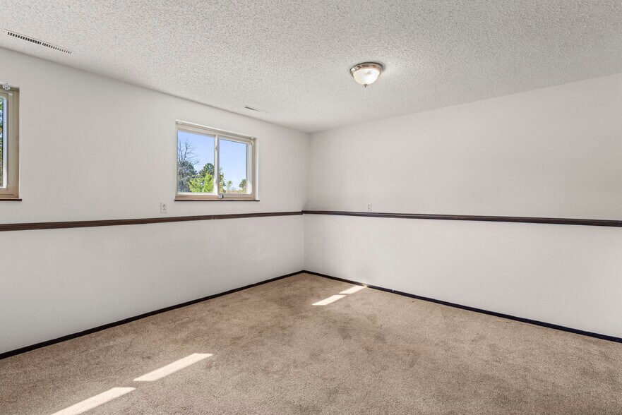 Building Photo - 5916 Wolf Creek Pl