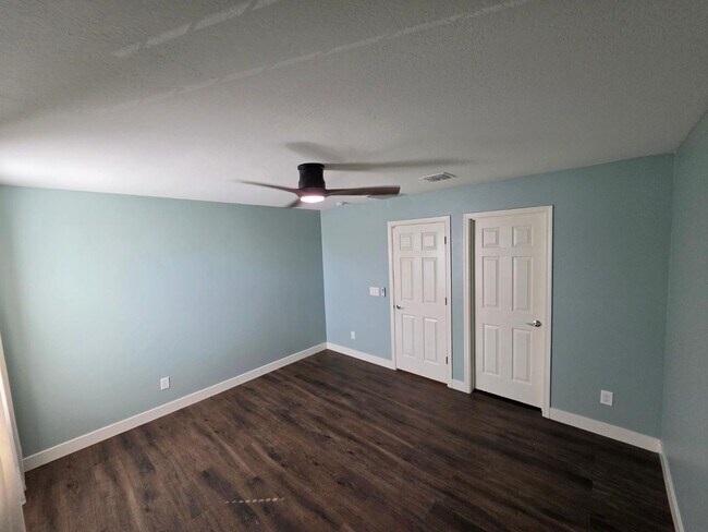 Building Photo - 2756 E Hickory St