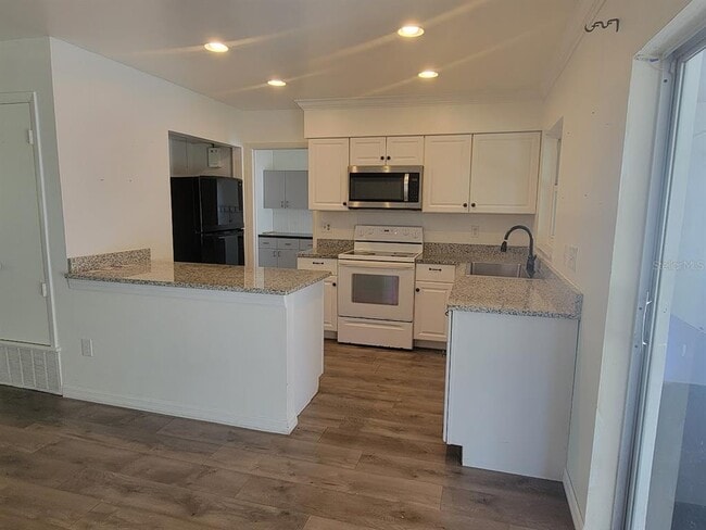 Building Photo - 6290 Coniston Terrace