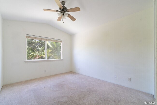 Building Photo - LARGE and SPACIOUS 3bd/3ba/2pkg (SEA COUNTRY) $3900