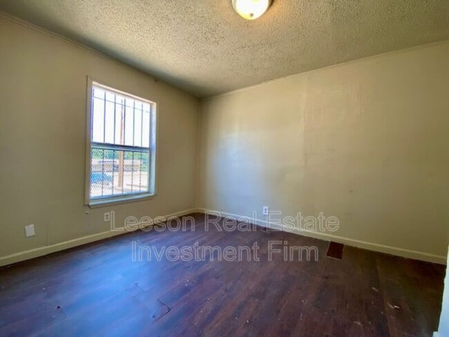 Building Photo - 517.5 Stoner Ave