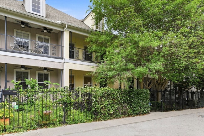 Building Photo - 4424 Blossom St