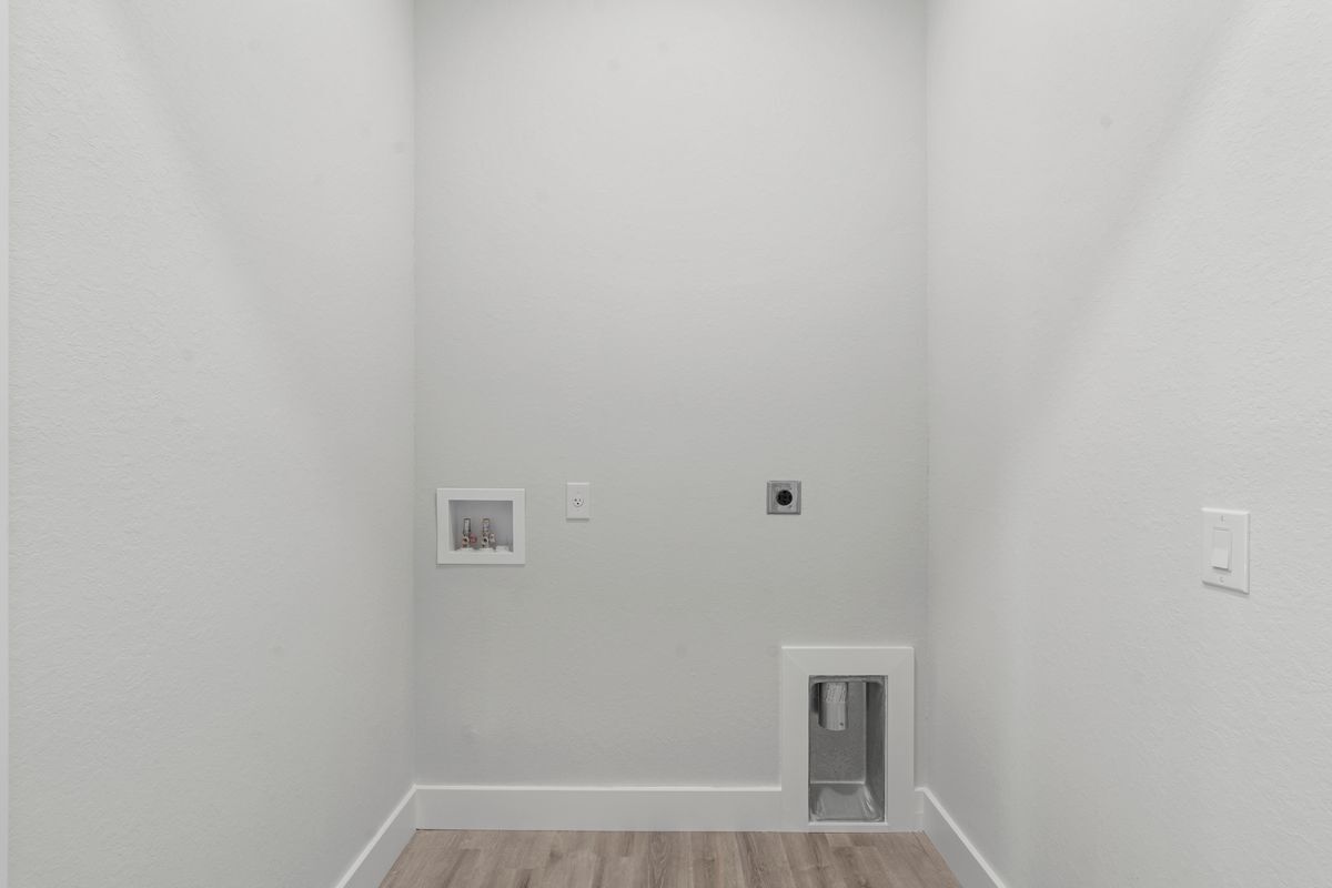 Building Photo - 25434 Alicante Dr