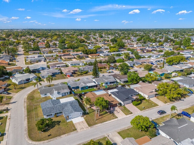 Building Photo - 7021 Sonata Dr
