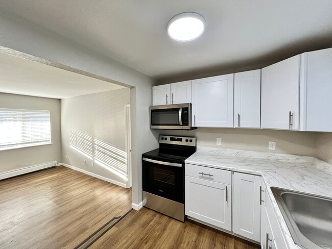 Kitchen 4 - Table Mountain Townhomes