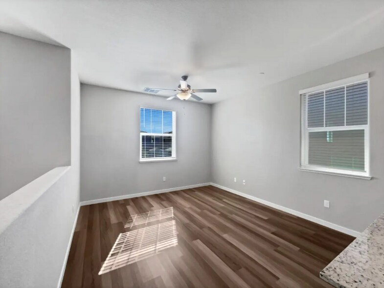 Building Photo - 4074 Southampton St