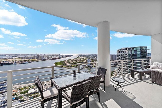 Building Photo - 449 S 12th St