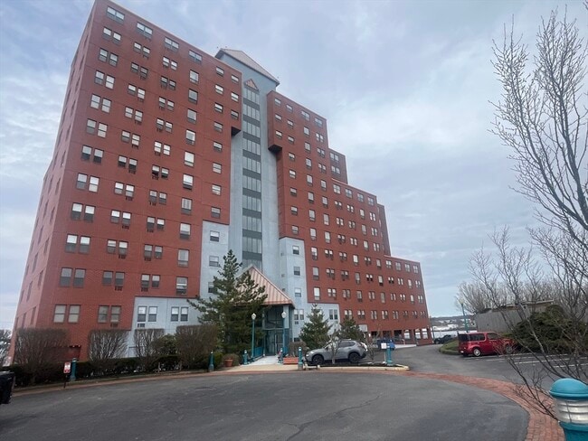 Primary Photo - 750 Davol St