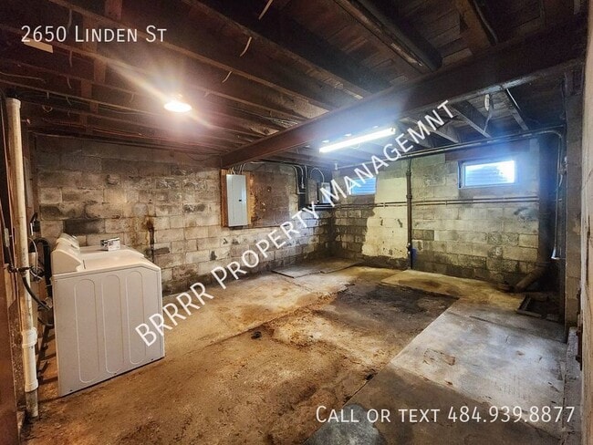 Building Photo - 2650 Linden St