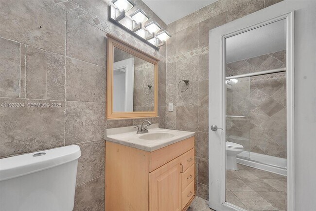 Building Photo - 1265 SW 46th Ave