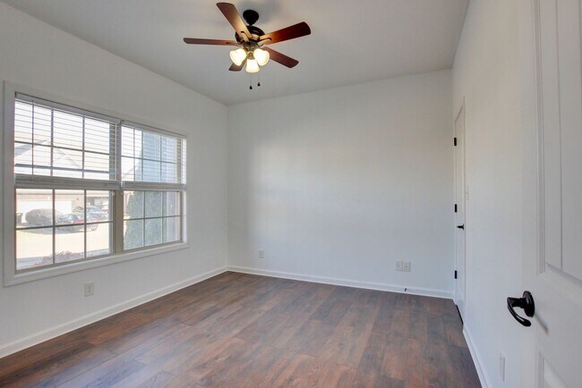 Building Photo - Stunning Five Bedroom With Hardwoods, Fireplace and Covered Patio in Sunset Meadows