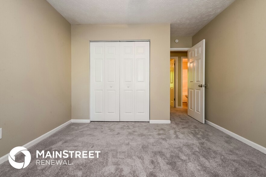 Building Photo - 3275 Creekwood Dr