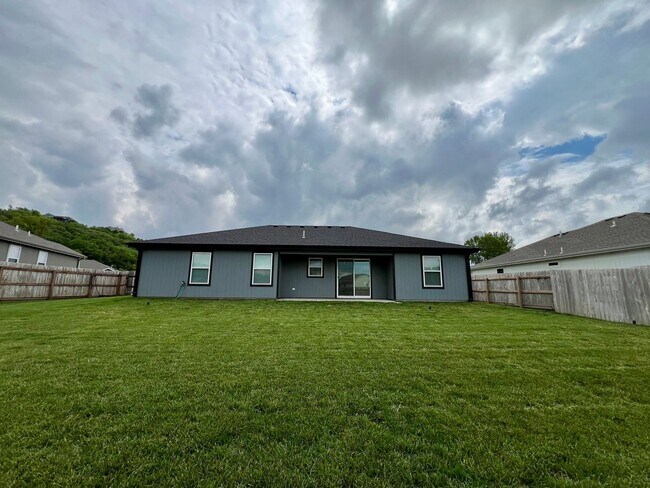 Building Photo - Modern Single-Family Home in Scenic Meadows Neighborhood