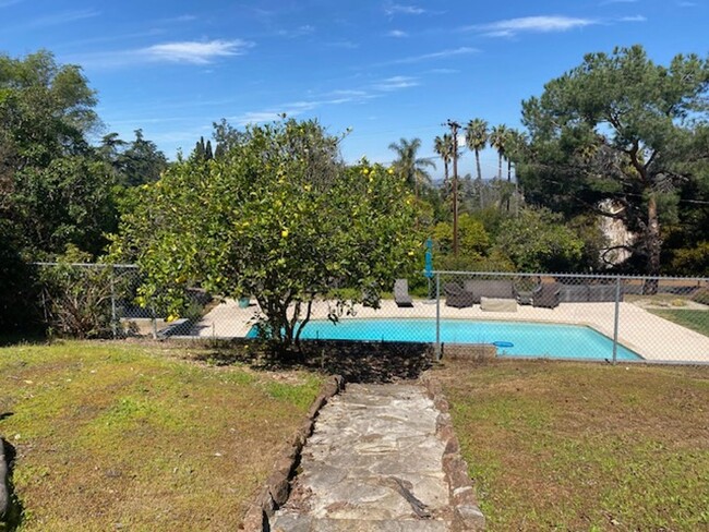 Building Photo - Gorgeous Poway Ranch Home