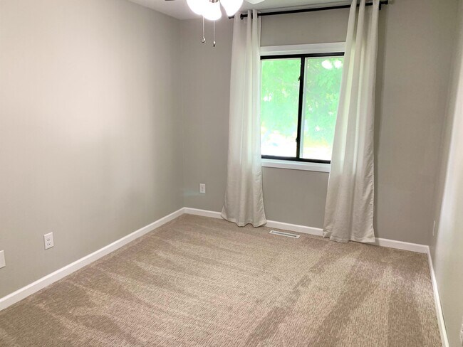 2nd Bedroom - 155 Bayberry Ln