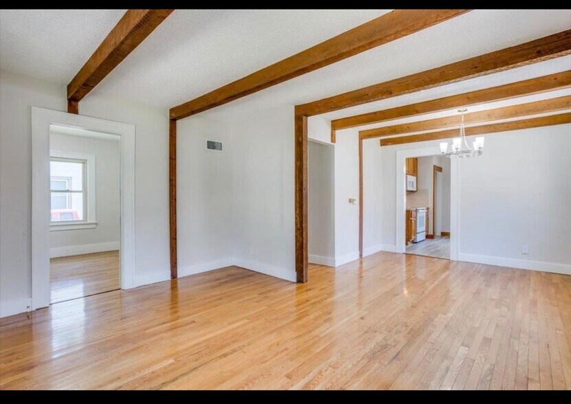 Building Photo - 1422 S Laura Ave