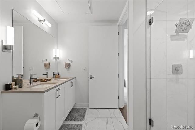 Building Photo - 1735 Central St