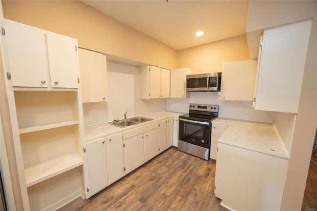 Building Photo - 2043 Hazel Hedge Ln