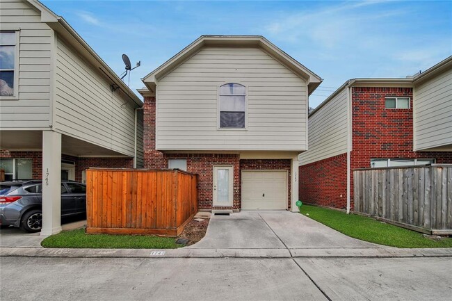 Building Photo - 1747 Aden Dr