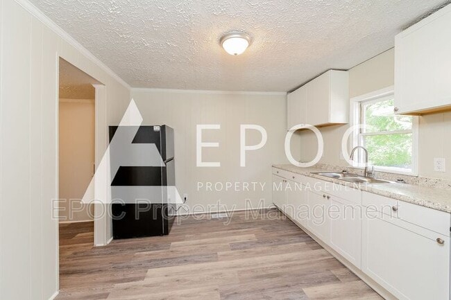 Building Photo - 2616 Manchester St