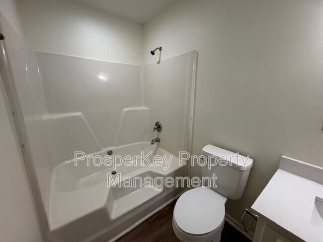 Building Photo - 205 Bonanza Dr