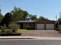 Building Photo - 2712 Spitz St