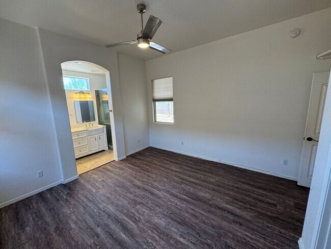 Building Photo - 4709 E Prickly Pear Trail
