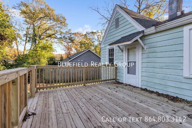 Building Photo - 25 Celand St